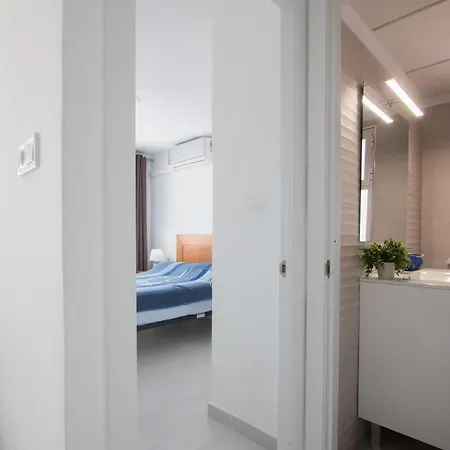 Near - Niza 2b Apartment *